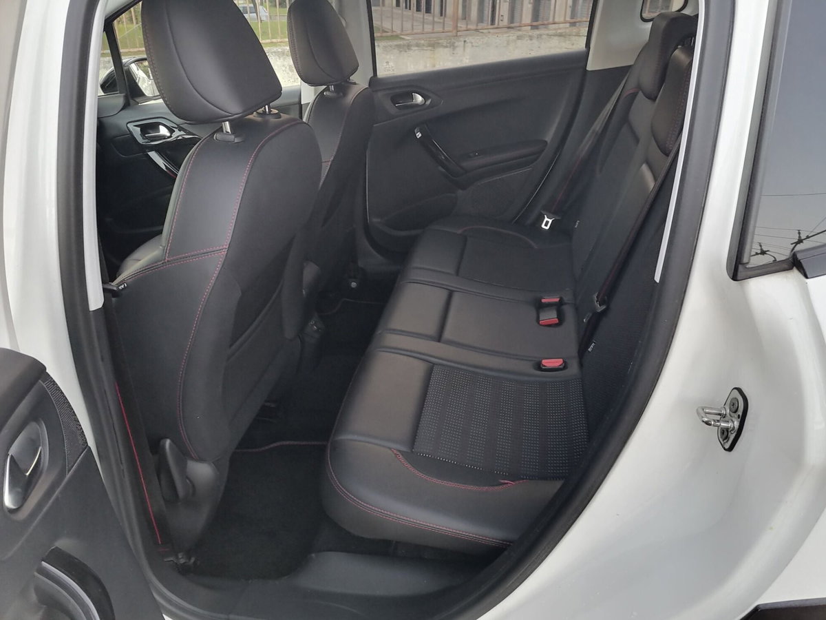 Peugeot 2008 100 GT Line (14)