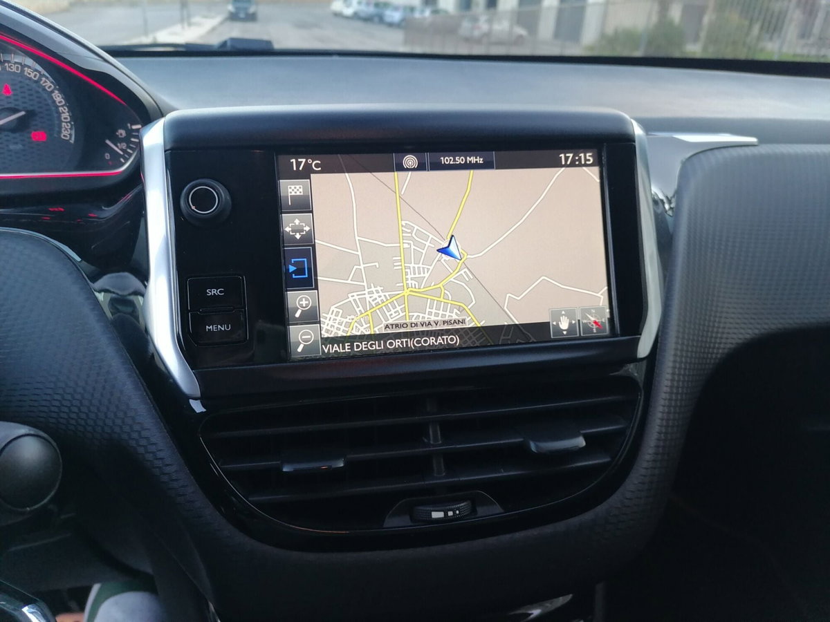 Peugeot 2008 100 GT Line (17)