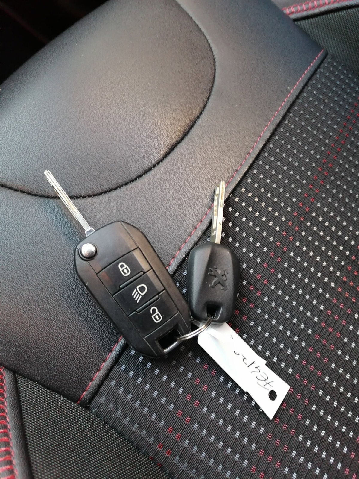 Peugeot 2008 100 GT Line (18)