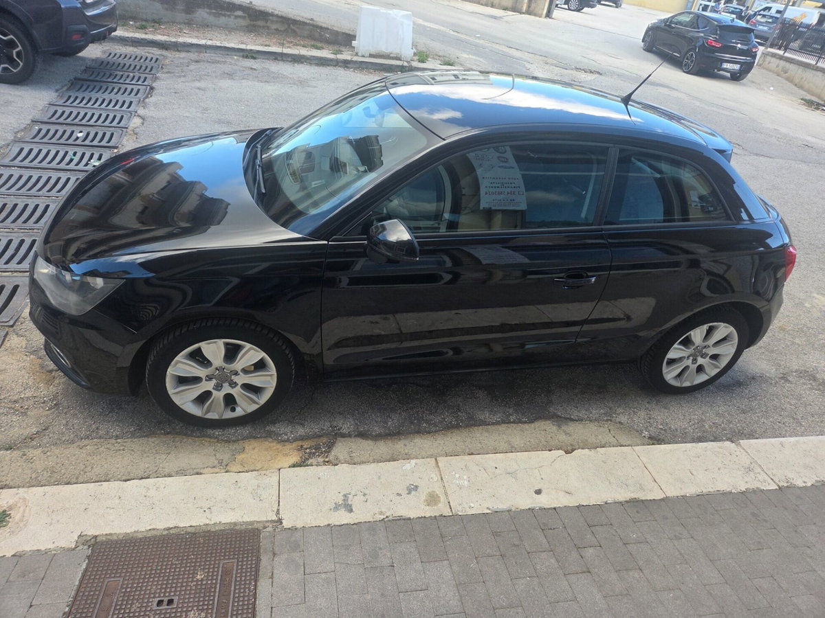 Audi A1 1.2 TFSI Attraction (11)
