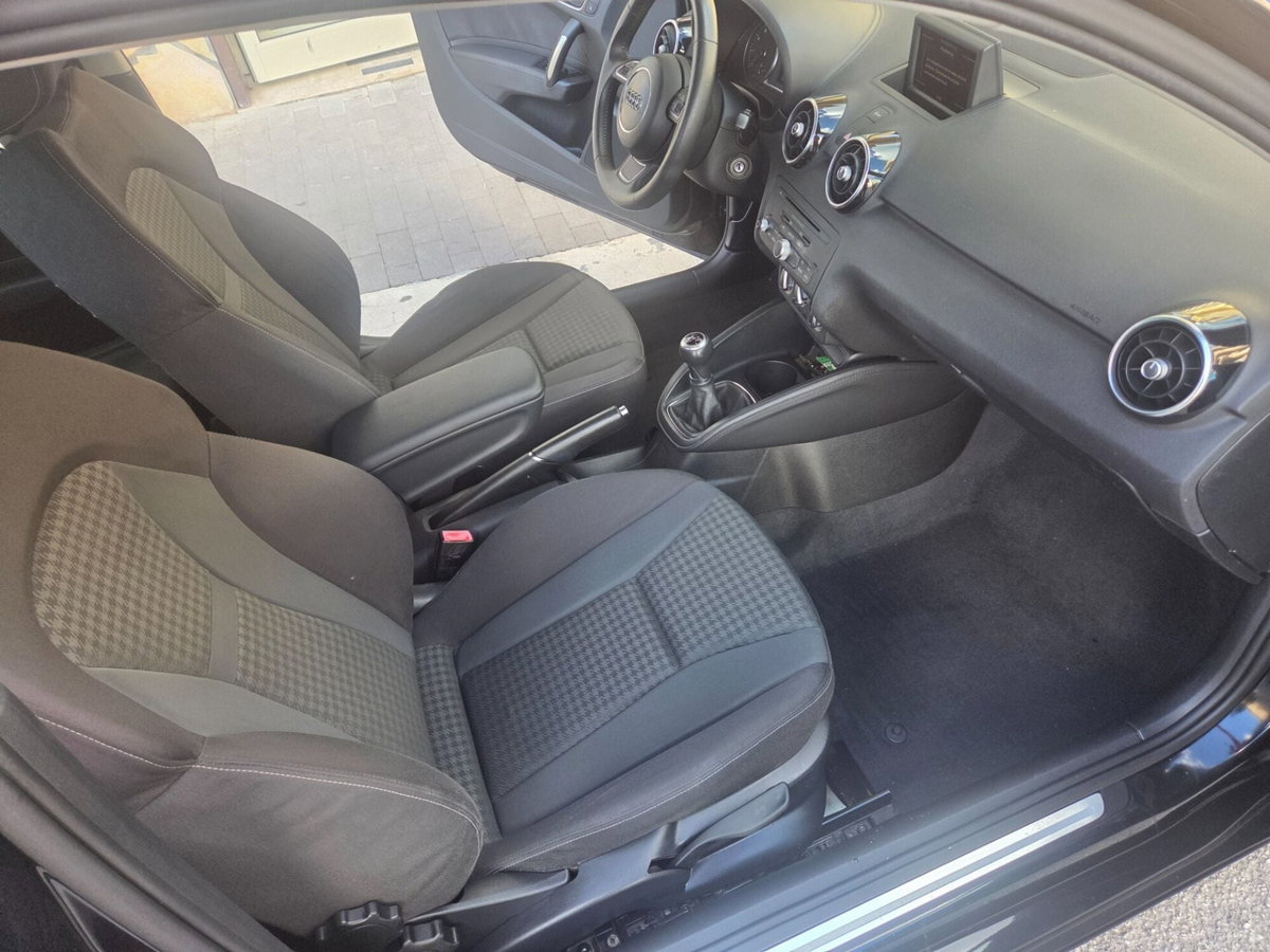 Audi A1 1.2 TFSI Attraction (17)