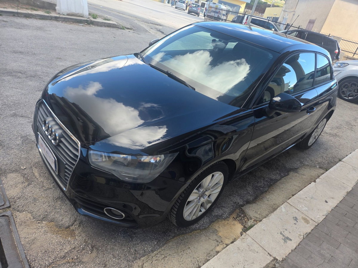 Audi A1 1.2 TFSI Attraction (2)