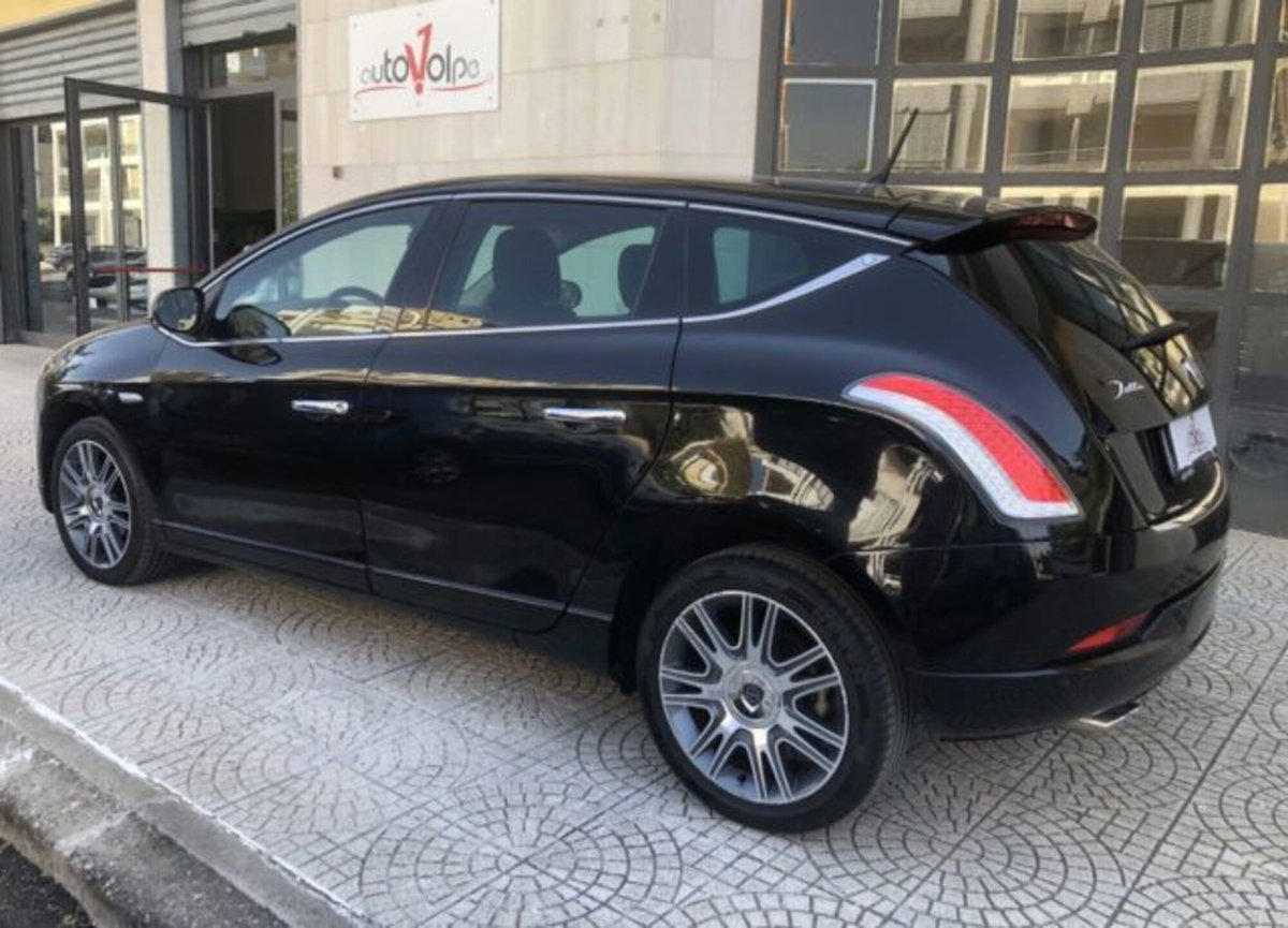 Lancia Delta 1.6 MJT DPF Gold (2)