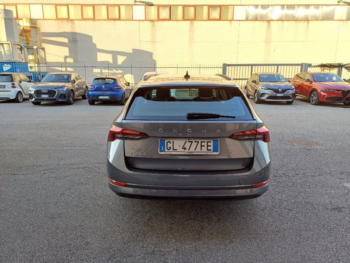 Skoda Octavia Station Wagon 2.0 TDI EVO SCR 150 CV DSG 4x4 Wagon Executive (3)