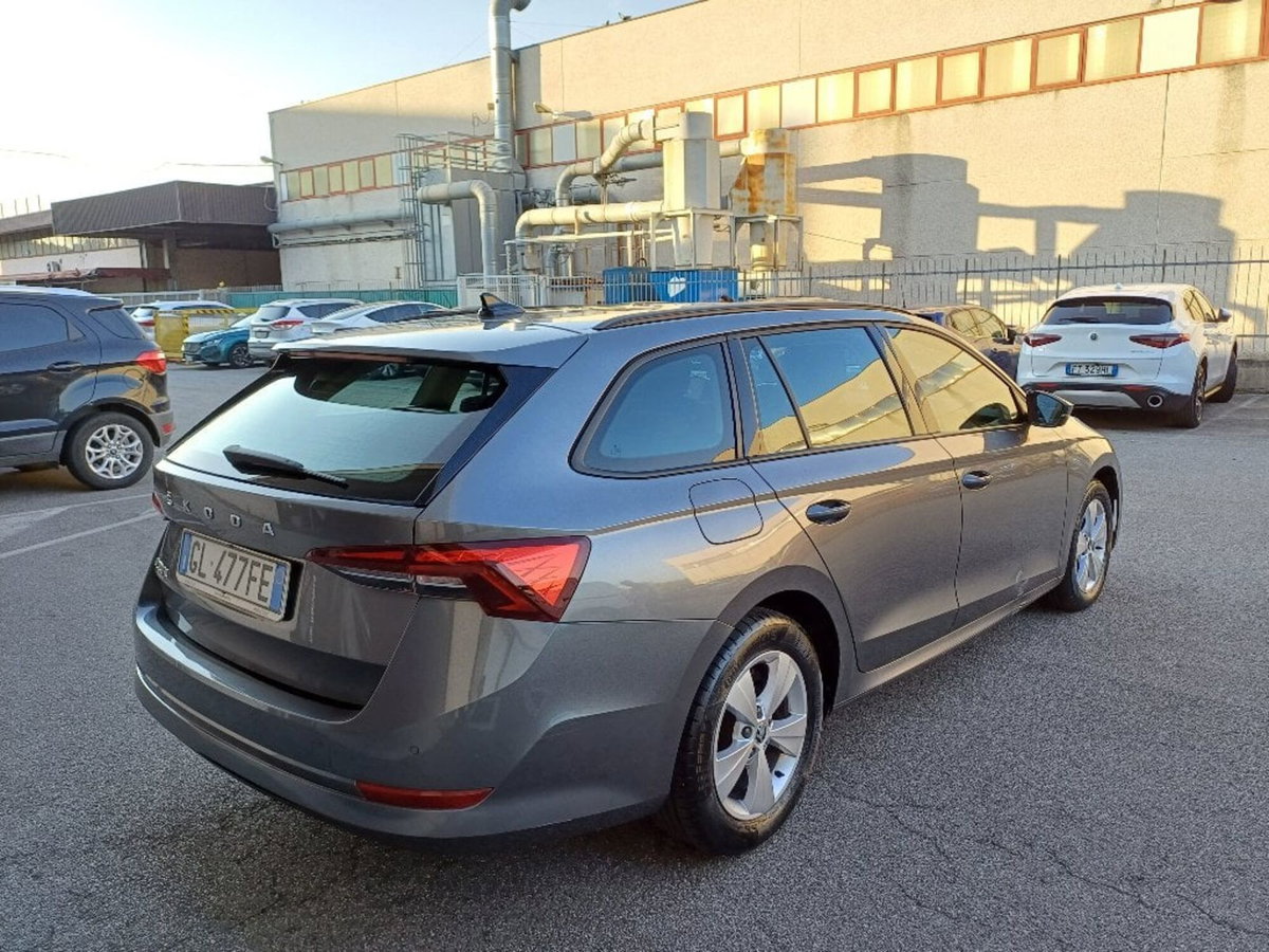 Skoda Octavia Station Wagon 2.0 TDI EVO SCR 150 CV DSG 4x4 Wagon Executive (4)