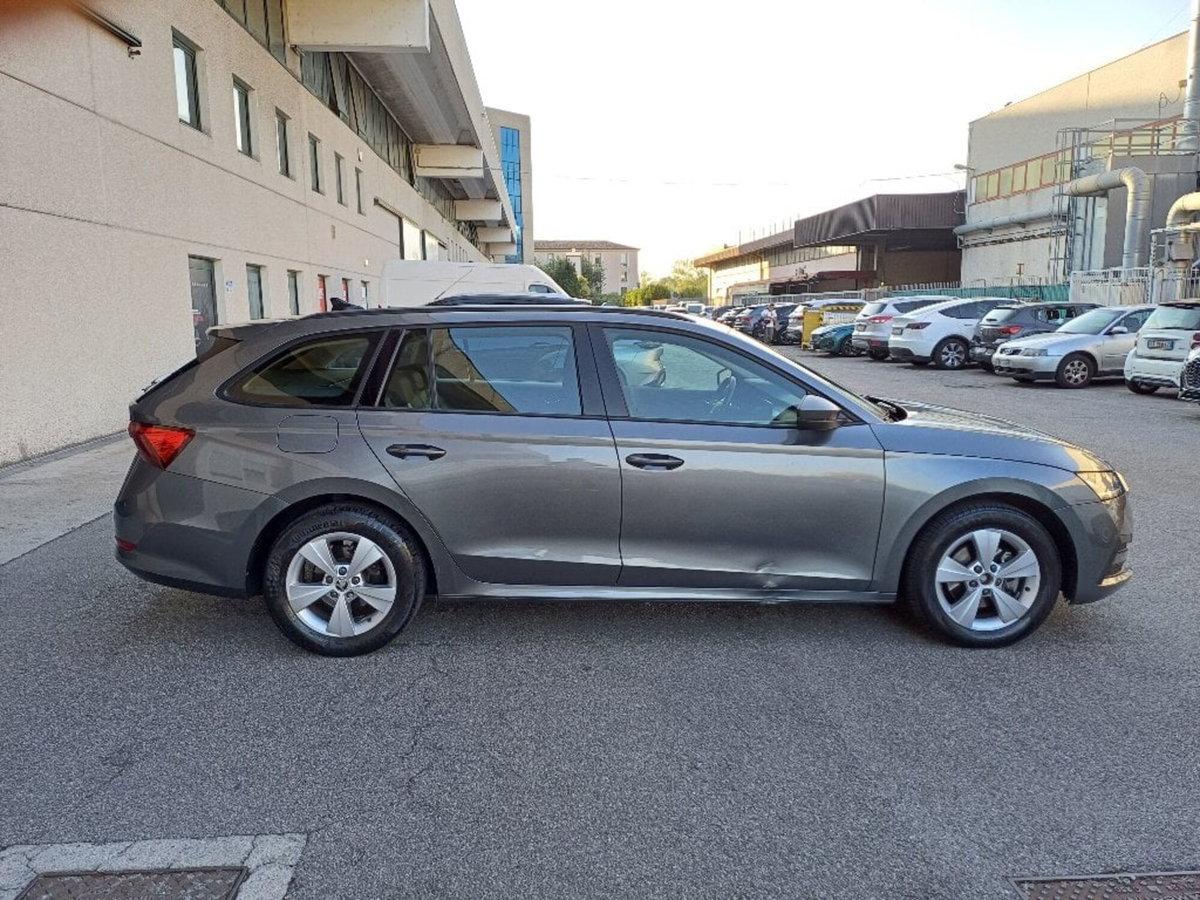 Skoda Octavia Station Wagon 2.0 TDI EVO SCR 150 CV DSG 4x4 Wagon Executive (5)