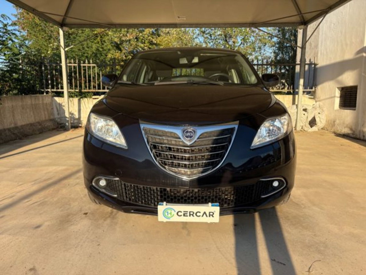 Lancia Ypsilon 1.2 69 CV 5 porte Silver (2)