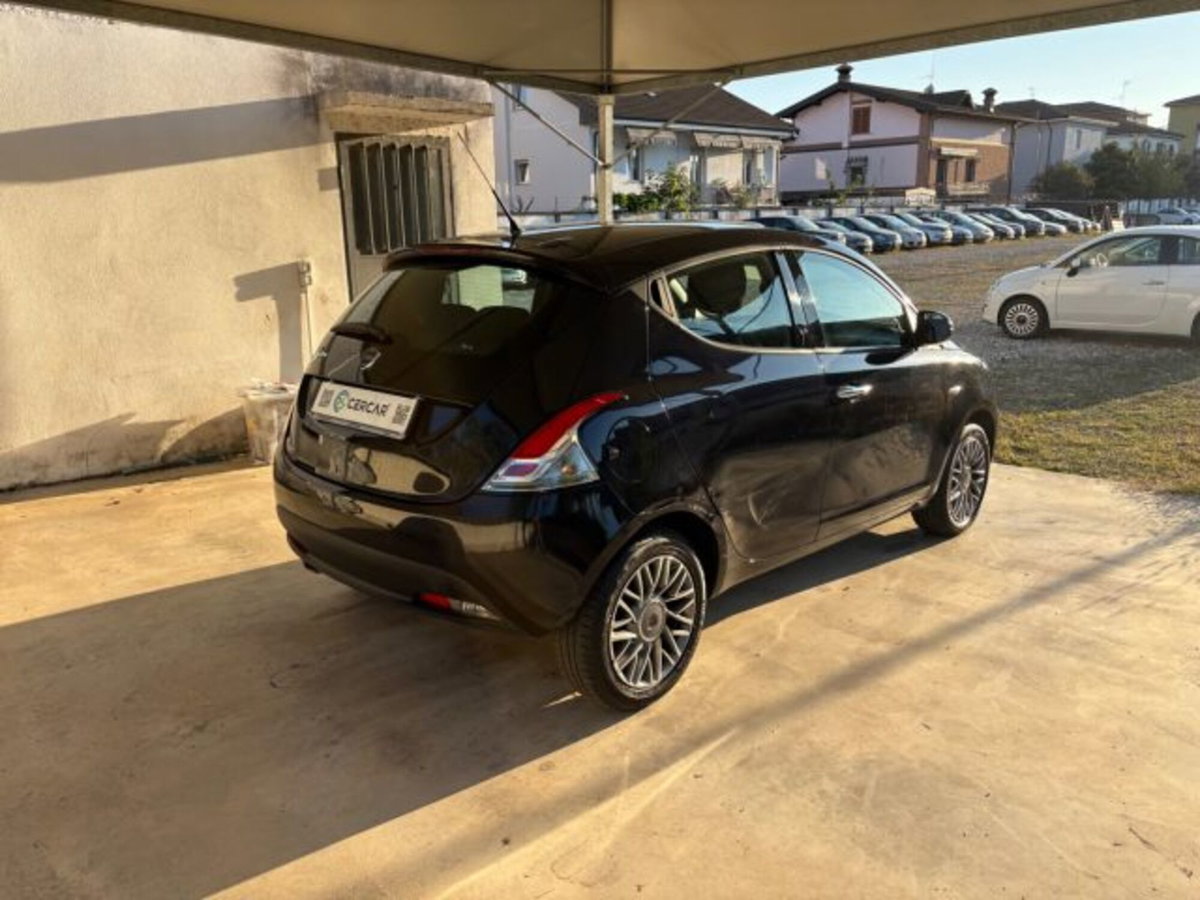 Lancia Ypsilon 1.2 69 CV 5 porte Silver (6)