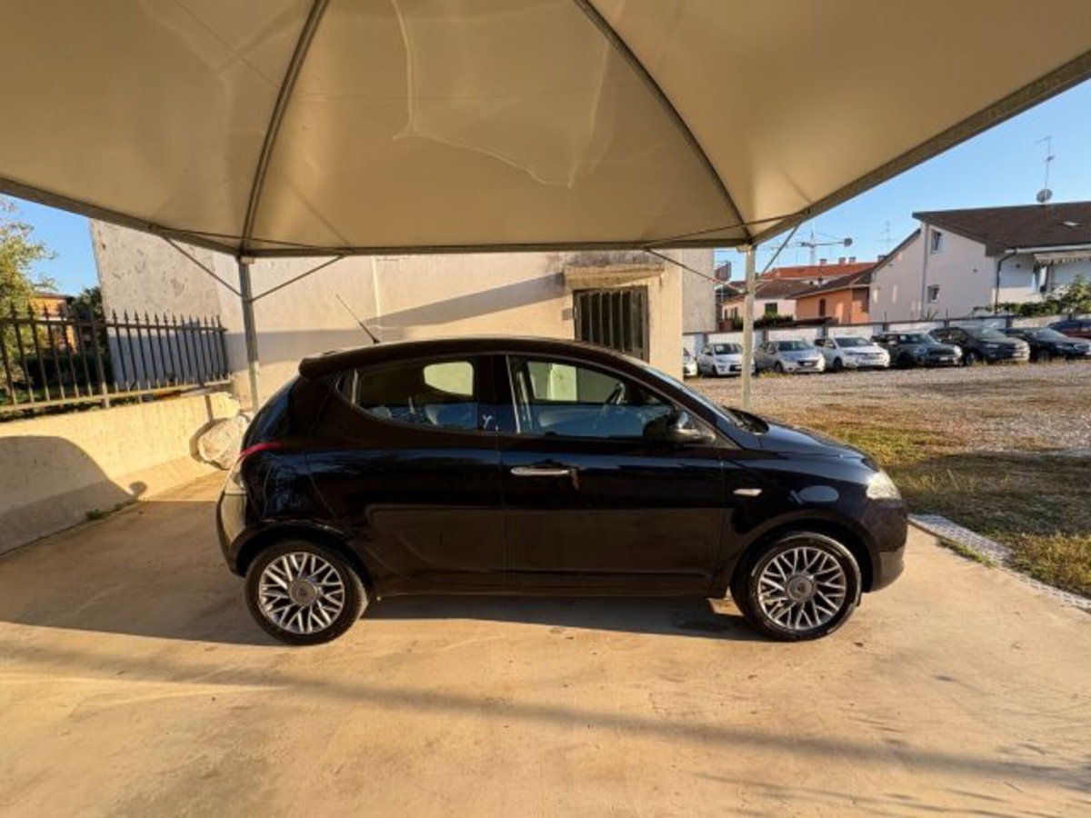 Lancia Ypsilon 1.2 69 CV 5 porte Silver (8)