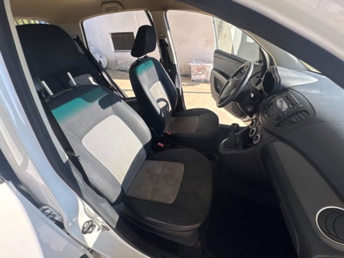 Hyundai i10 1.0 GPL Econext Tech (10)