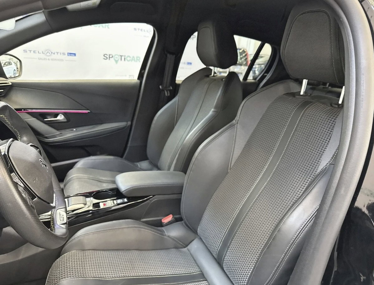 Peugeot 208 PureTech 100 Stop&Start EAT8 5 porte GT (9)
