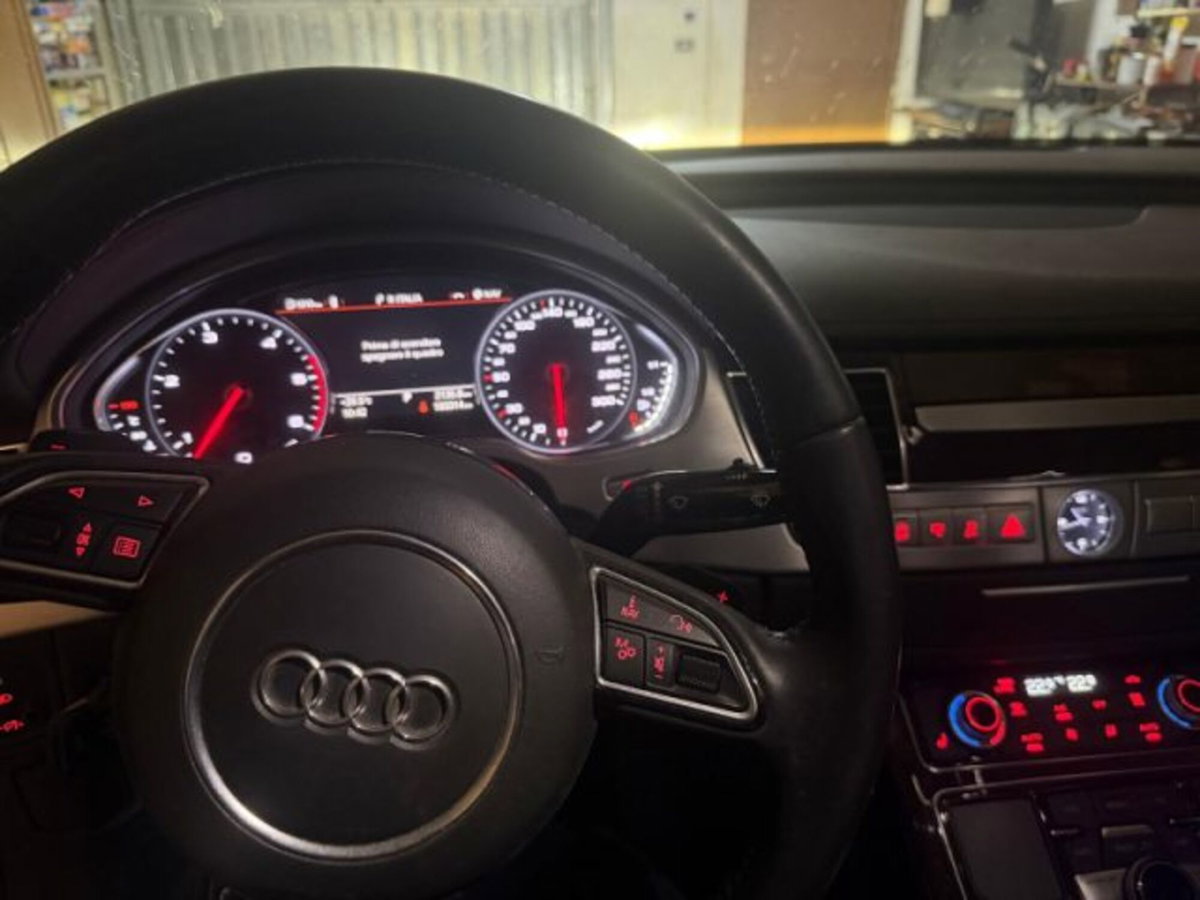 Audi A8 4.2 V8 FSI quattro tiptronic (6)