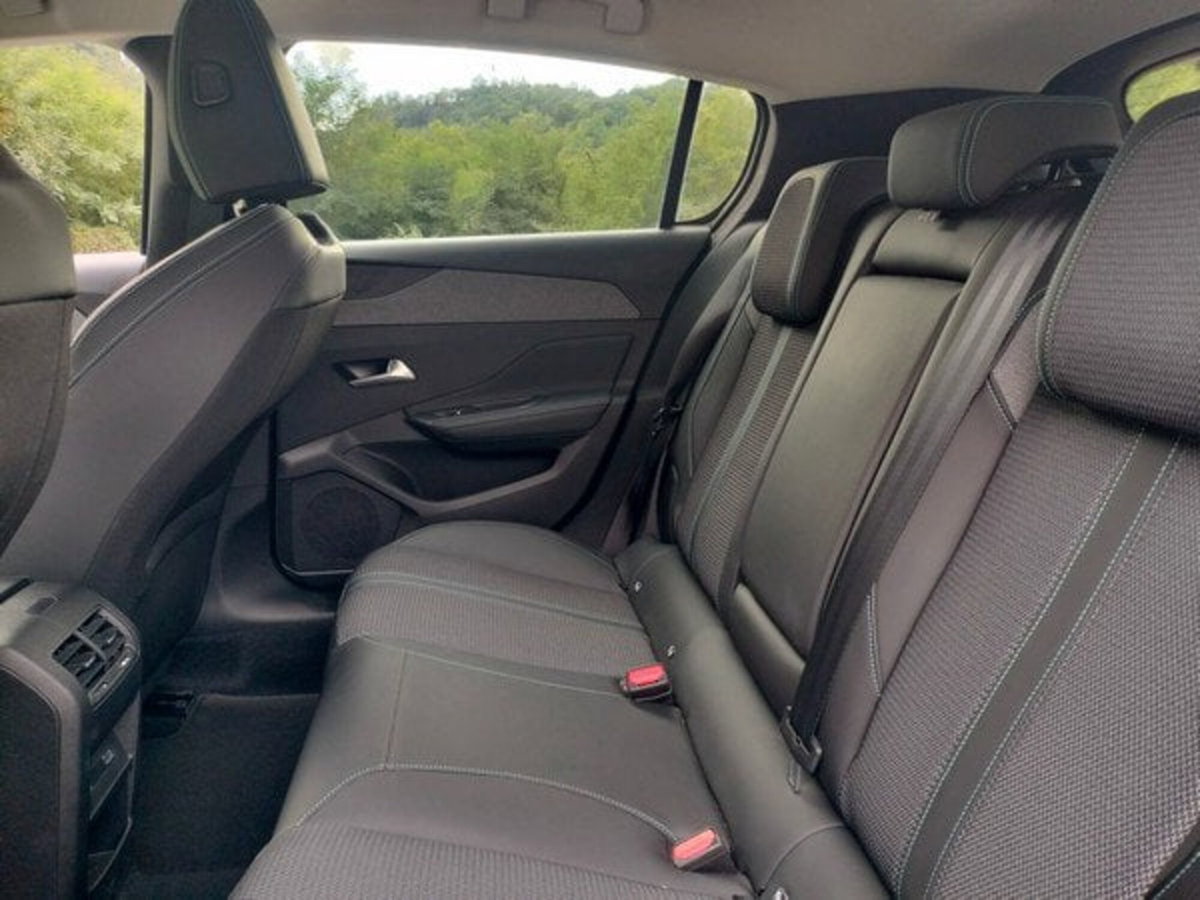 Peugeot 308 1.5 bluehdi Allure s&s 130cv eat8 (14)