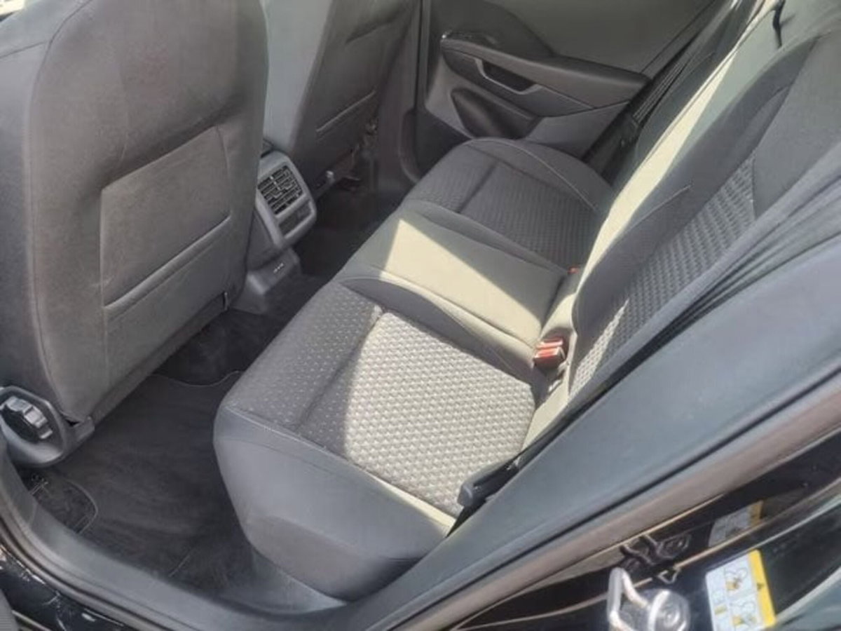 Volkswagen T-Roc 1.5 etsi Life 115cv dsg (9)
