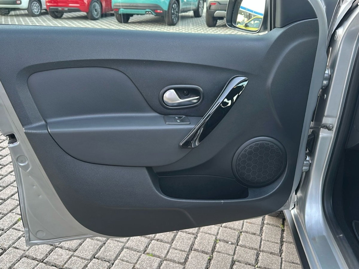 Dacia Sandero Stepway 1.5 Blue dCi 95CV 15th Anniversary (19)