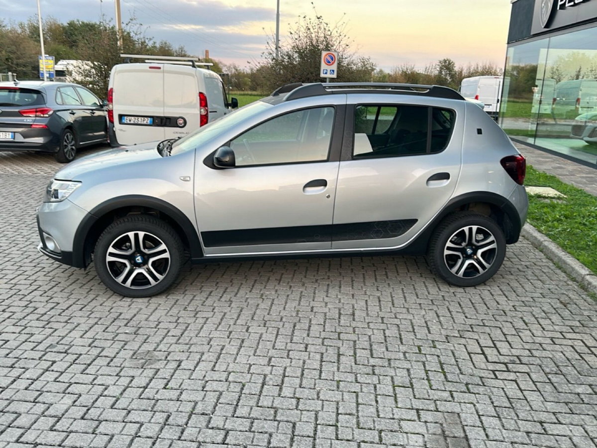 Dacia Sandero Stepway 1.5 Blue dCi 95CV 15th Anniversary (4)