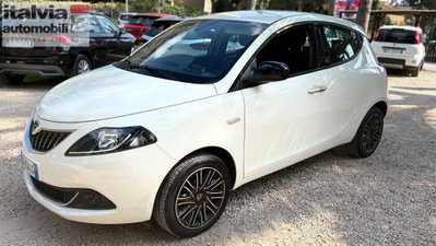 Lancia Ypsilon 1.0 FireFly 5 porte S&S Hybrid Gold Plus usata