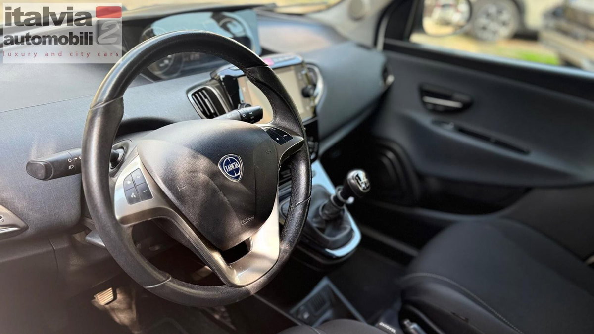 Lancia Ypsilon 1.0 FireFly 5 porte S&S Hybrid Gold Plus (11)