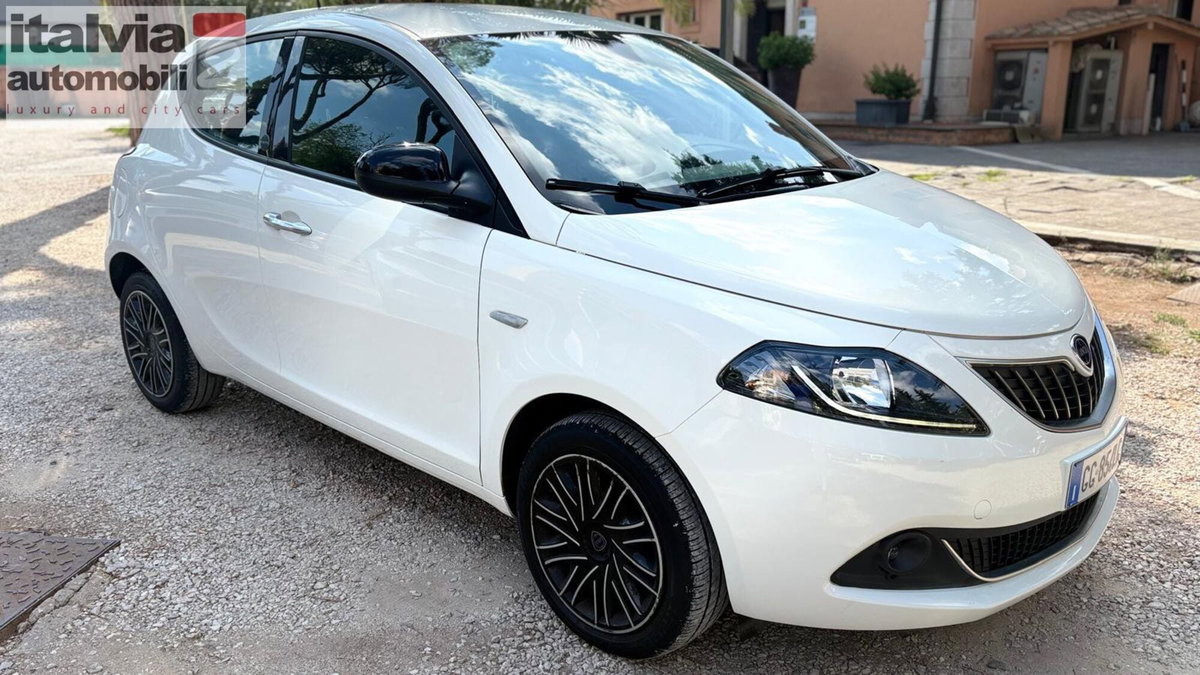 Lancia Ypsilon 1.0 FireFly 5 porte S&S Hybrid Gold Plus (2)