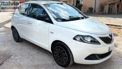 Lancia Ypsilon 1.0 FireFly 5 porte S&S Hybrid Gold Plus (2)