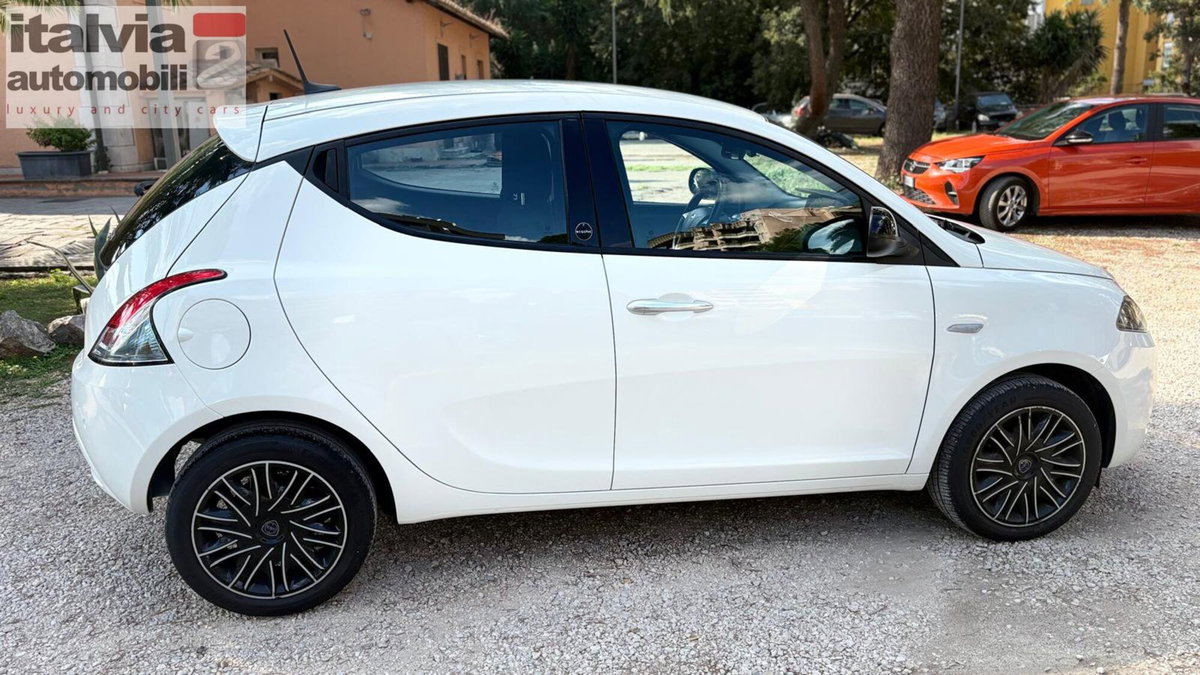 Lancia Ypsilon 1.0 FireFly 5 porte S&S Hybrid Gold Plus (3)