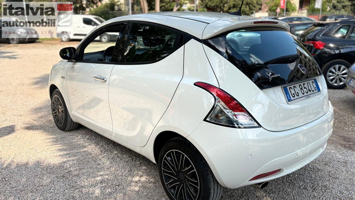 Lancia Ypsilon 1.0 FireFly 5 porte S&S Hybrid Gold Plus (6)