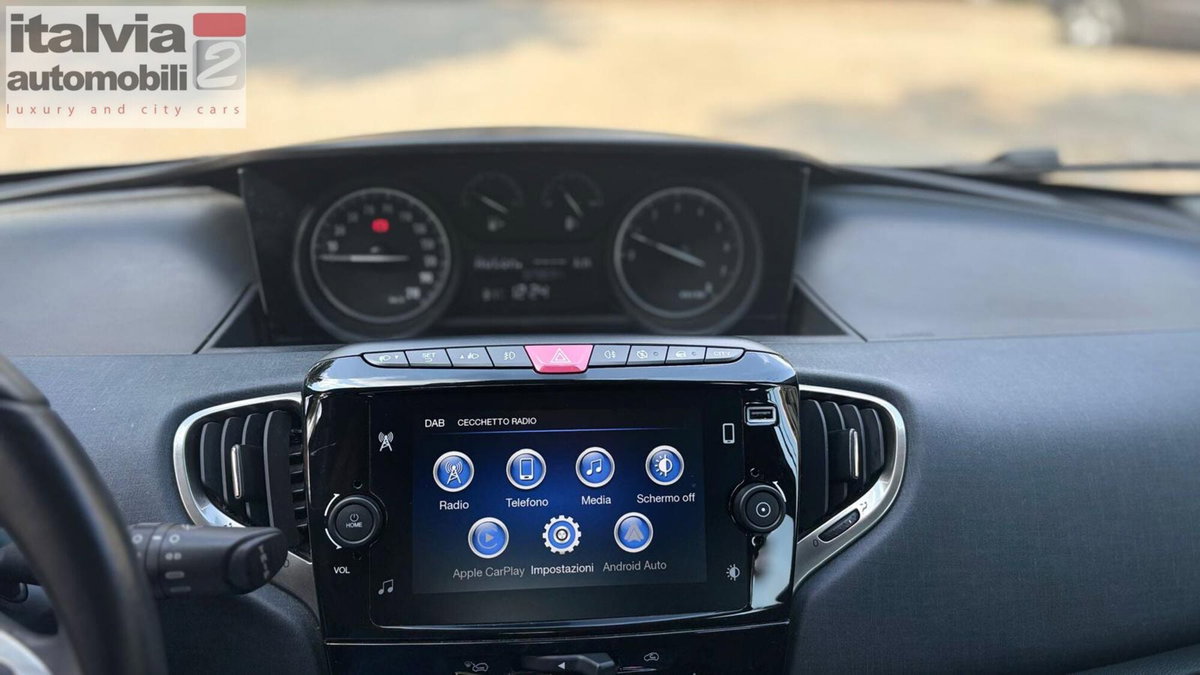 Lancia Ypsilon 1.0 FireFly 5 porte S&S Hybrid Gold Plus (8)