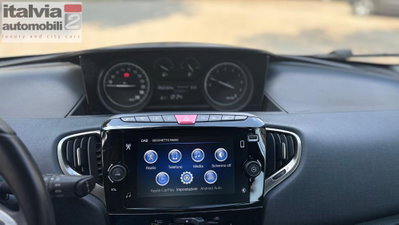 Lancia Ypsilon 1.0 FireFly 5 porte S&S Hybrid Gold Plus (8)