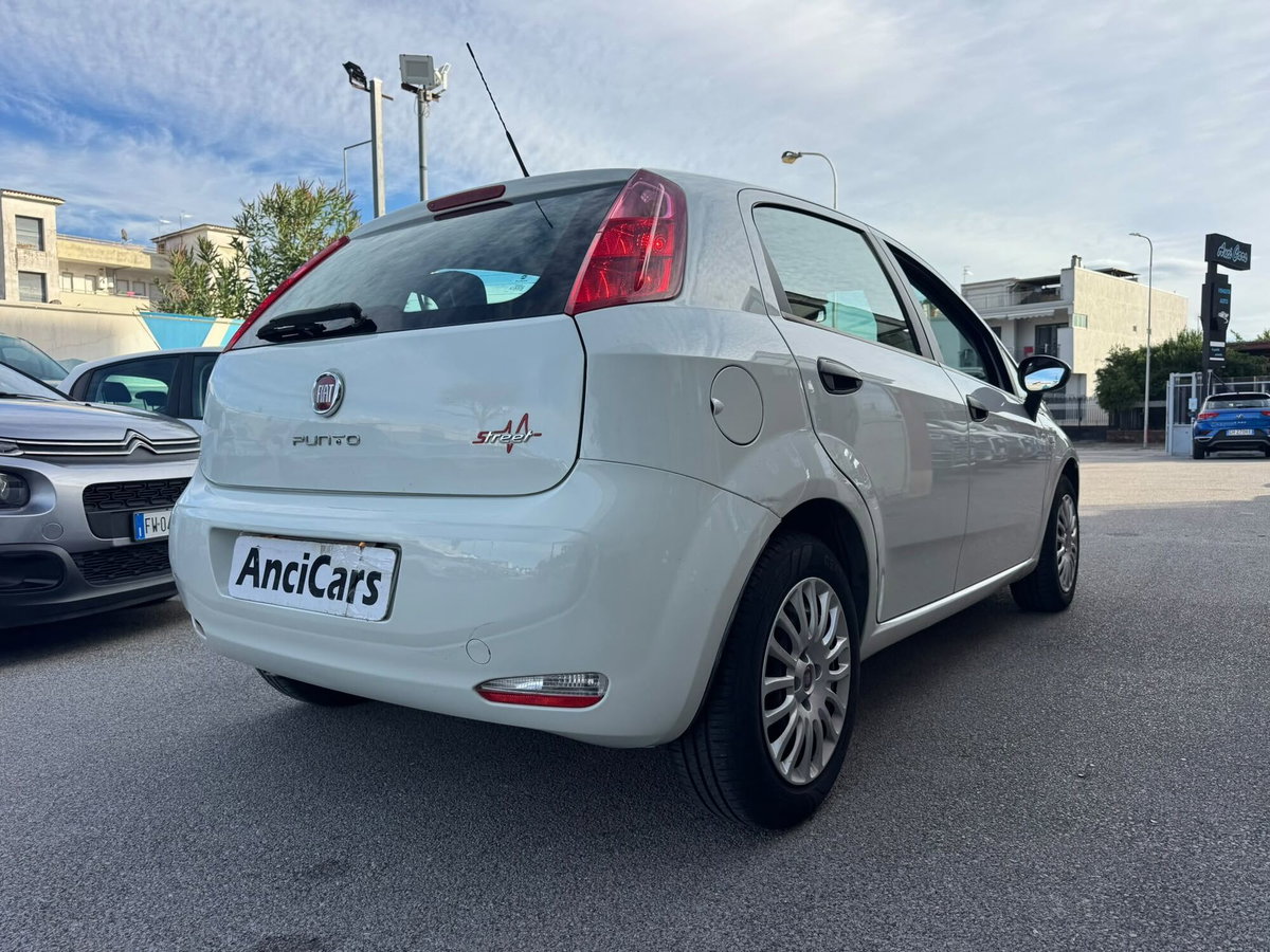 Fiat Punto 1.3 MJT II 75 CV 5 porte Street (16)