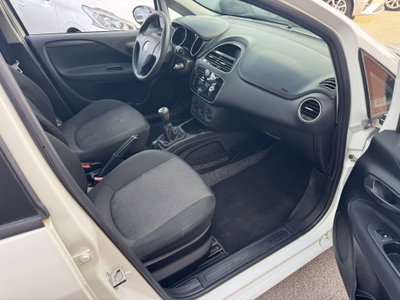 Fiat Punto 1.3 MJT II 75 CV 5 porte Street (9)
