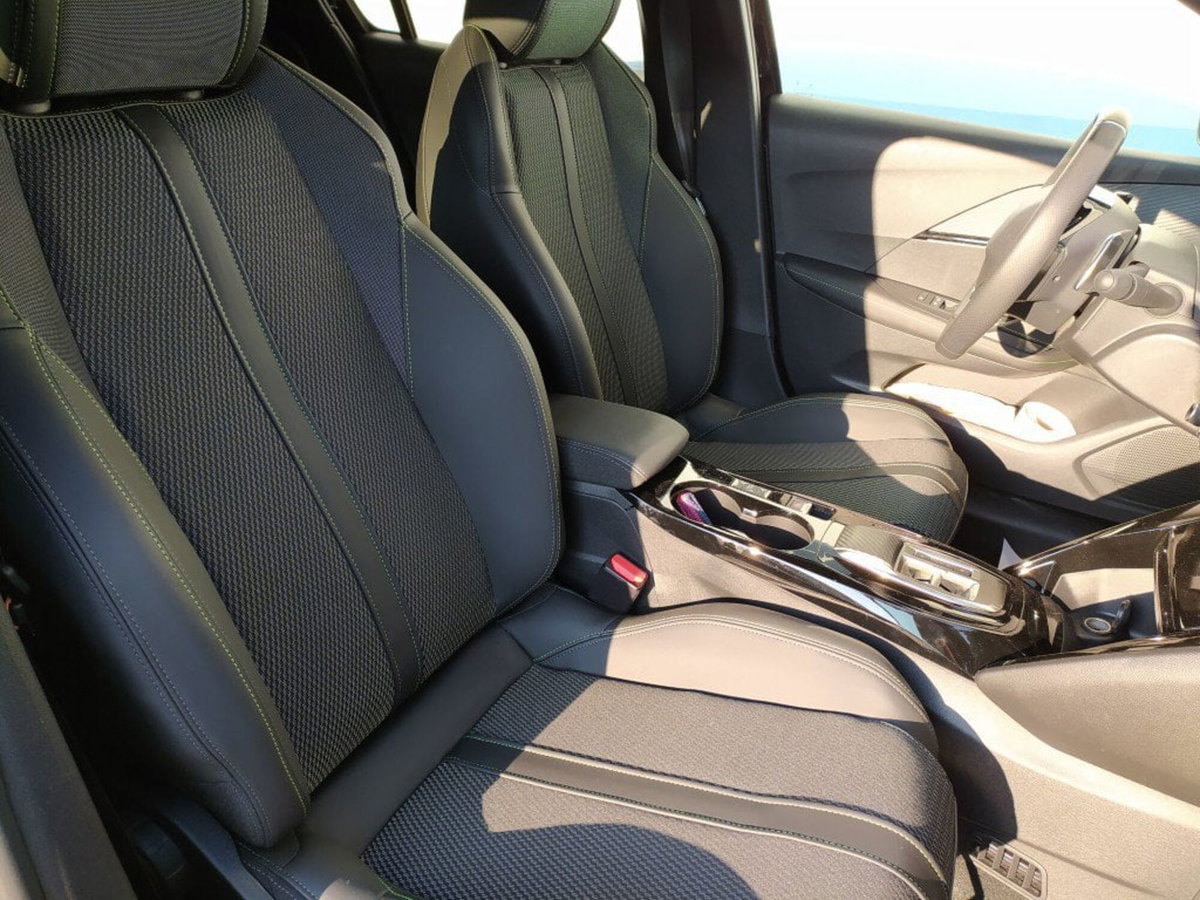 Peugeot 208 motore elettrico 136 CV 5 porte GT (19)