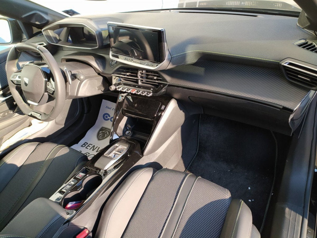 Peugeot 208 motore elettrico 136 CV 5 porte GT (8)