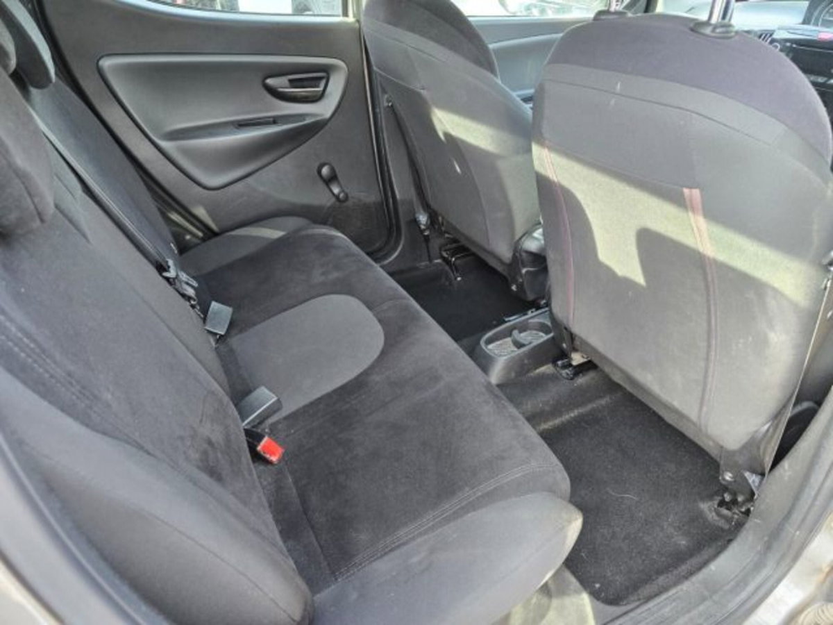 Lancia Ypsilon 1.2 69 CV 5 porte Gold (10)