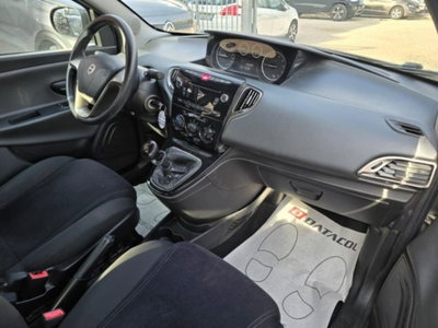 Lancia Ypsilon 1.2 69 CV 5 porte Gold (11)