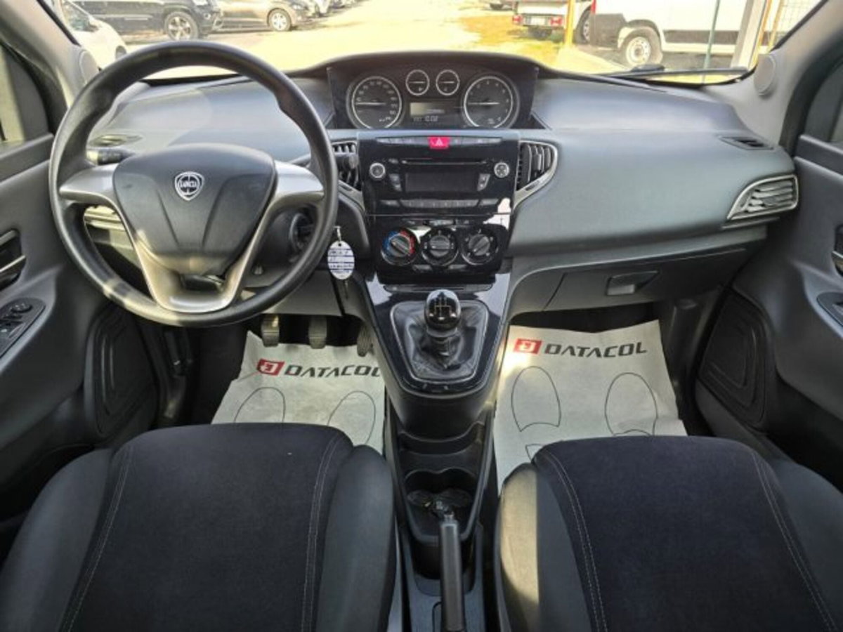 Lancia Ypsilon 1.2 69 CV 5 porte Gold (12)