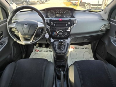 Lancia Ypsilon 1.2 69 CV 5 porte Gold (12)