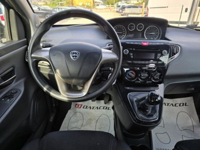 Lancia Ypsilon 1.2 69 CV 5 porte Gold (13)