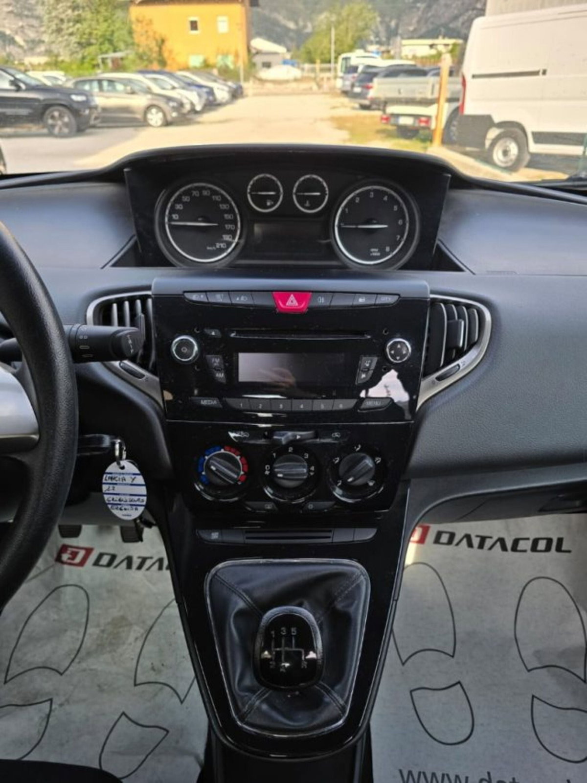 Lancia Ypsilon 1.2 69 CV 5 porte Gold (14)
