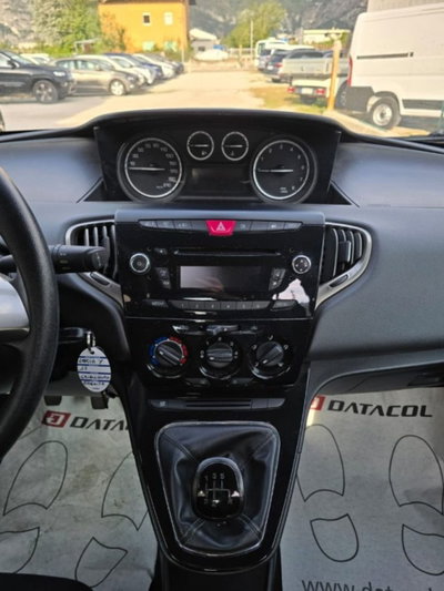 Lancia Ypsilon 1.2 69 CV 5 porte Gold (14)