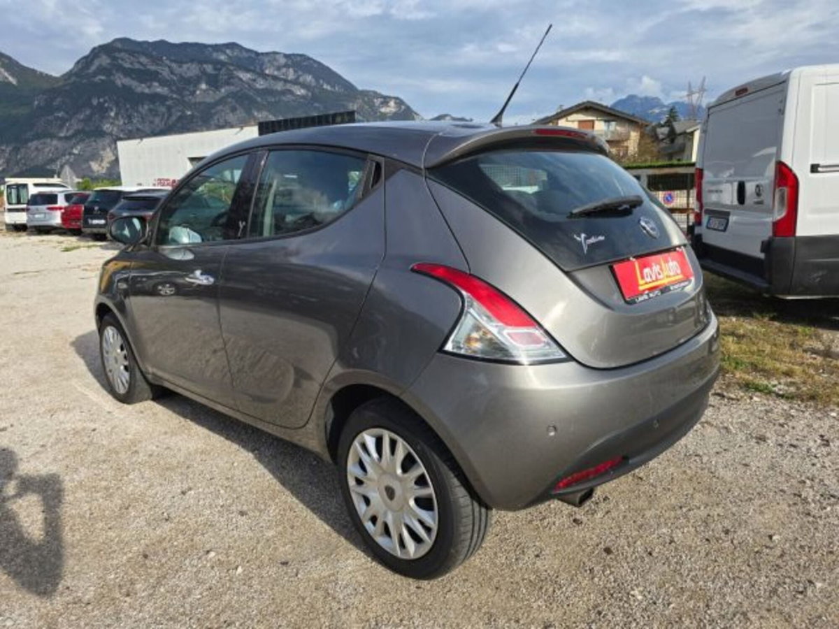 Lancia Ypsilon 1.2 69 CV 5 porte Gold (4)