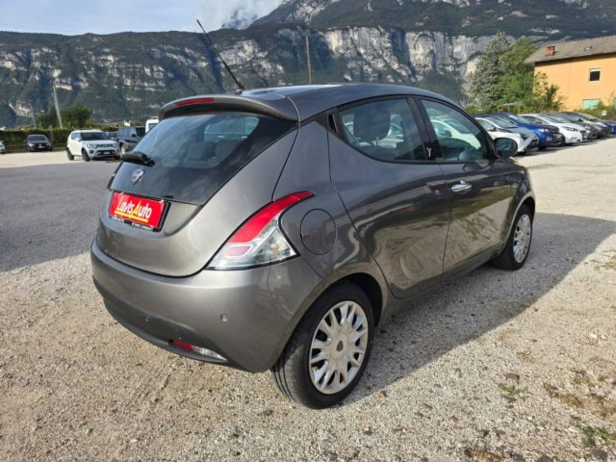 Lancia Ypsilon 1.2 69 CV 5 porte Gold (5)