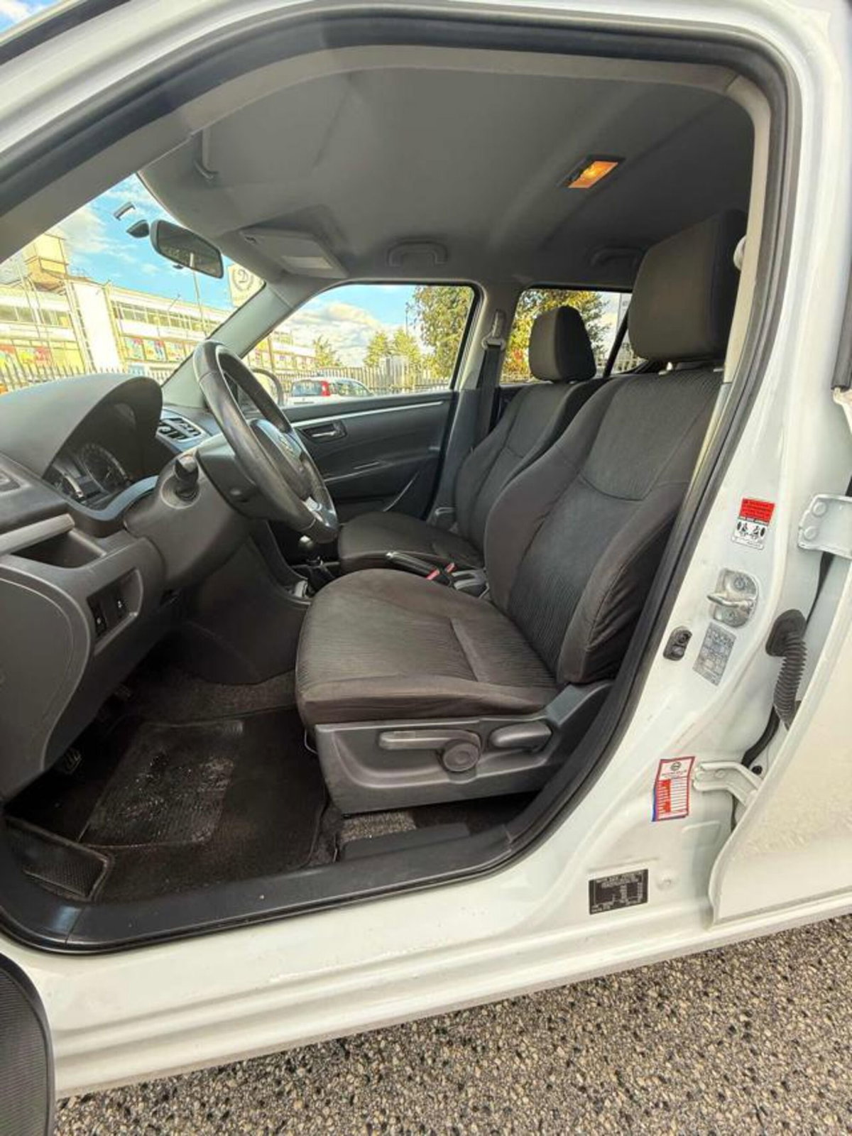 Suzuki Swift 1.3 DDiS 5 porte GL (11)