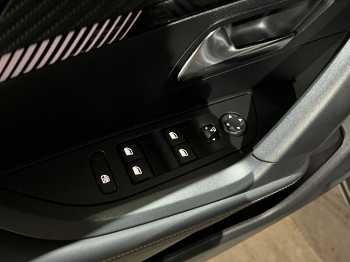 Peugeot 2008 PureTech 100 S&S Allure (10)