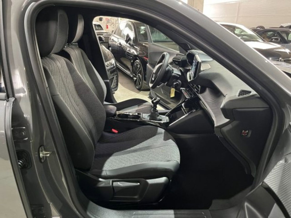Peugeot 2008 PureTech 100 S&S Allure (12)