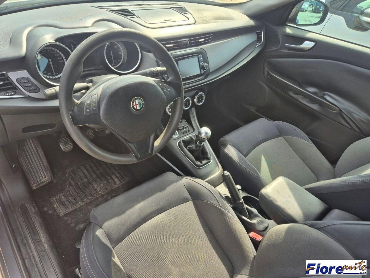 Alfa Romeo Giulietta 1.6 JTDm-2 Distinctive (11)