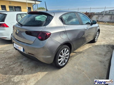 Alfa Romeo Giulietta 1.6 JTDm-2 Distinctive (8)