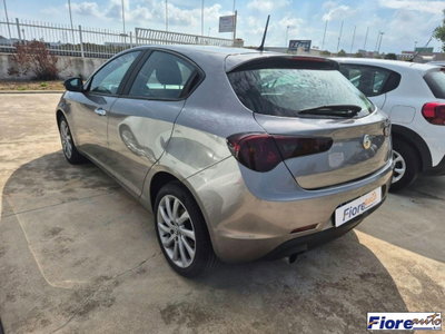 Alfa Romeo Giulietta 1.6 JTDm-2 Distinctive (9)
