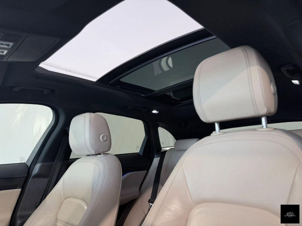 Jaguar F-Pace 2.0 D 180 CV AWD Portfolio (10)