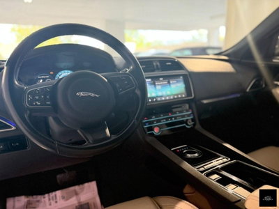Jaguar F-Pace 2.0 D 180 CV AWD Portfolio (14)