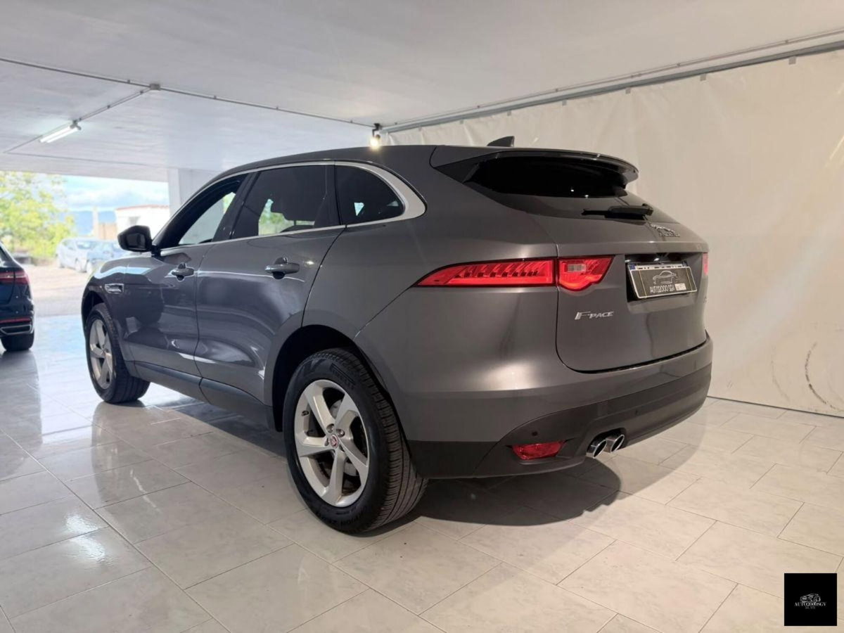 Jaguar F-Pace 2.0 D 180 CV AWD Portfolio (16)